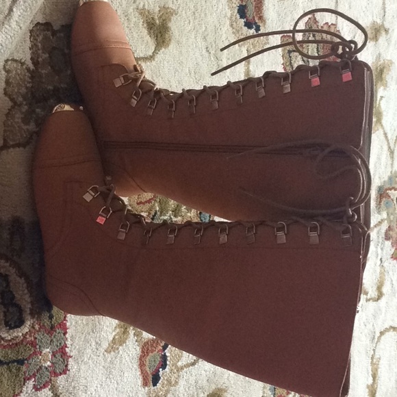 Boots - Picture 4 of 4